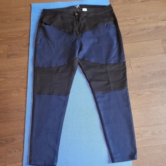 Fashion Nova Open Heart Cutout High Rise Jeans - Picture 6 of 10